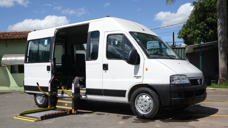 Aluguel de Van Adaptada Valor São Roque - Aluguel de Van e ônibus